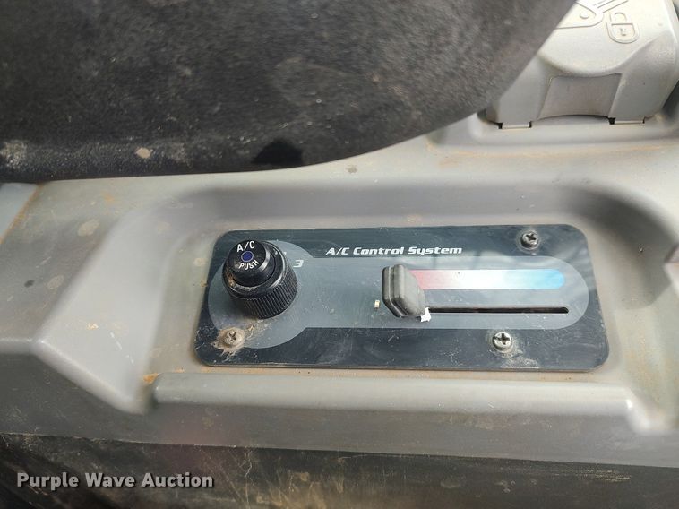 image for item DQ5736 2019 Kubota SVL95-2S  tracked skid steer loader