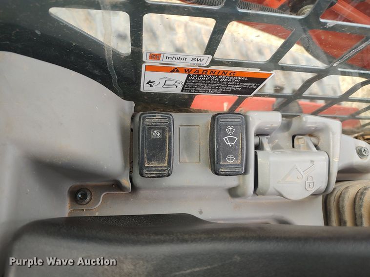 image for item DQ5736 2019 Kubota SVL95-2S  tracked skid steer loader