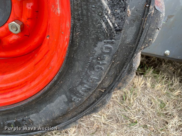 image for item DQ5738 Kubota SSV65  skid steer loader