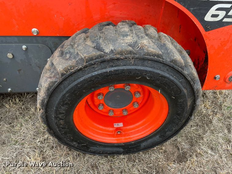 image for item DQ5738 Kubota SSV65  skid steer loader