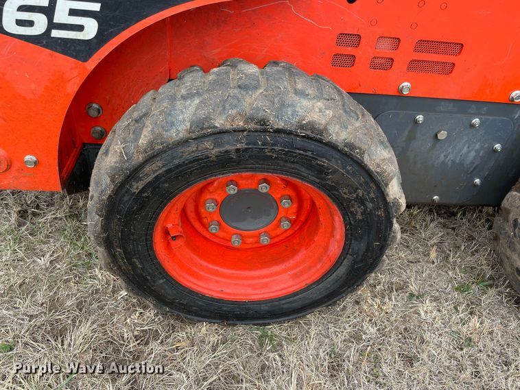image for item DQ5738 Kubota SSV65  skid steer loader