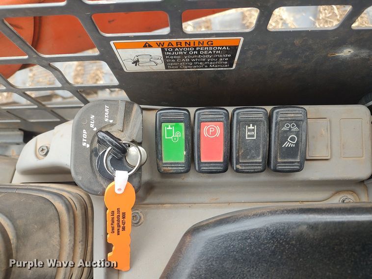 image for item DQ5739 2020 Kubota SVL75-2  tracked skid steer loader