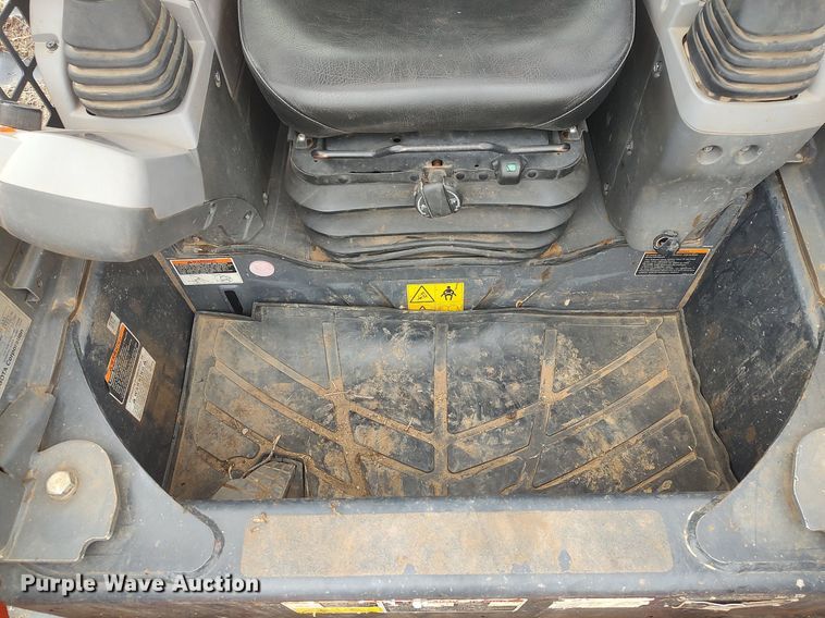 image for item DQ5739 2020 Kubota SVL75-2  tracked skid steer loader