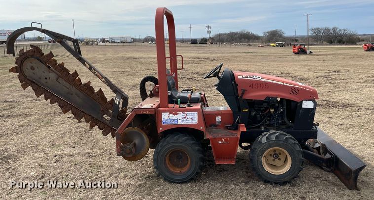 image for item DQ5753 2003 Ditch Witch RT40  trencher