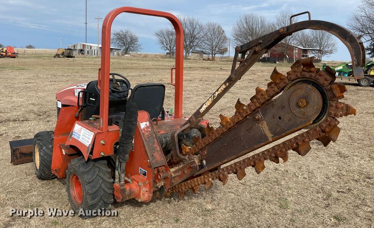 image for item DQ5753 2003 Ditch Witch RT40  trencher