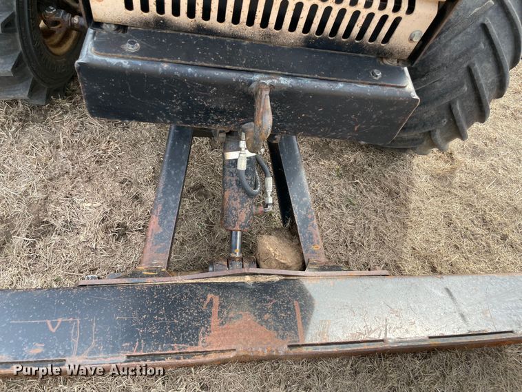 image for item DQ5753 2003 Ditch Witch RT40  trencher