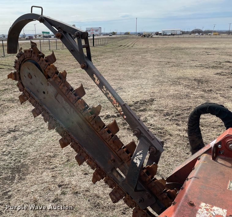 image for item DQ5753 2003 Ditch Witch RT40  trencher