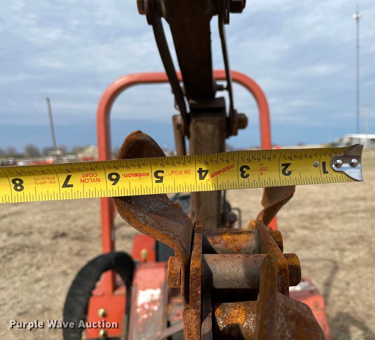 image for item DQ5753 2003 Ditch Witch RT40  trencher