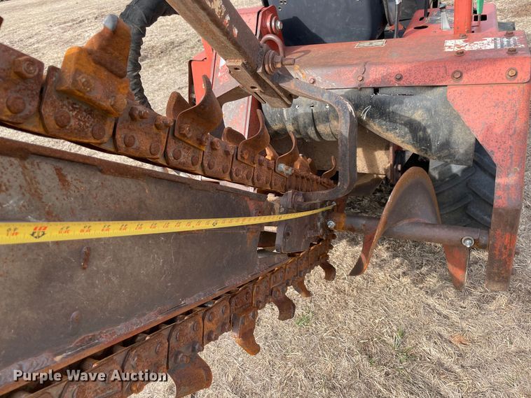 image for item DQ5753 2003 Ditch Witch RT40  trencher