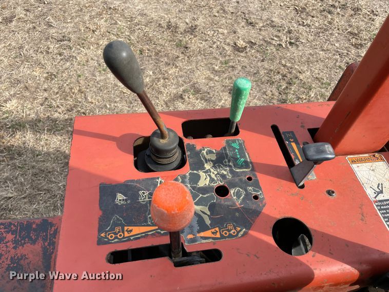 image for item DQ5753 2003 Ditch Witch RT40  trencher