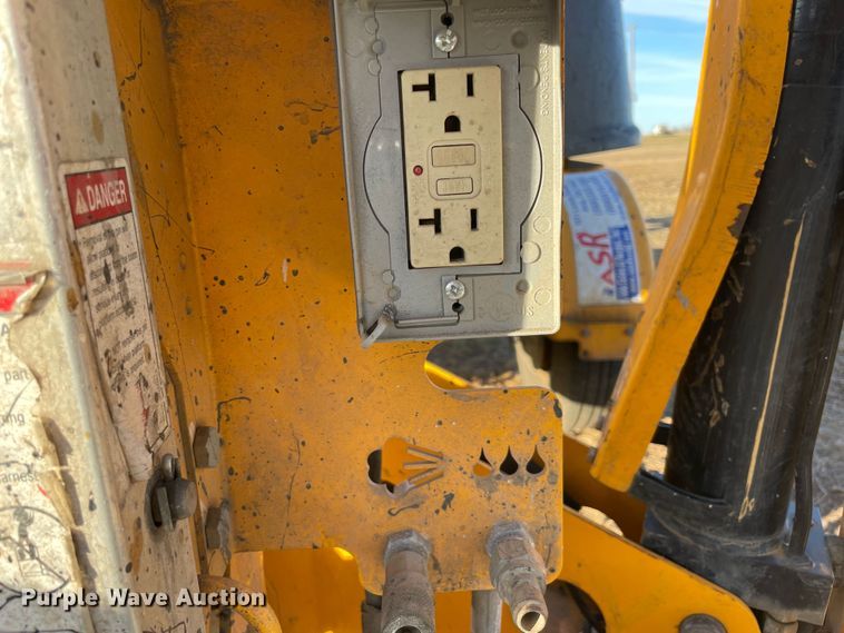 image for item DQ5757 2017 Haulotte 4527A  boom lift