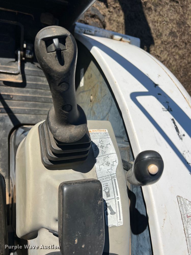 image for item DQ5759 2008 Bobcat 325G  mini excavator