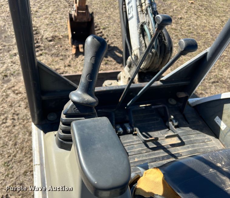 image for item DQ5759 2008 Bobcat 325G  mini excavator