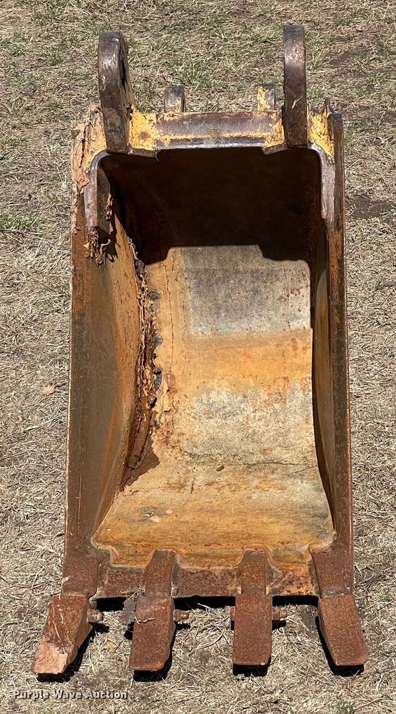 image for item DQ5764 Backhoe bucket