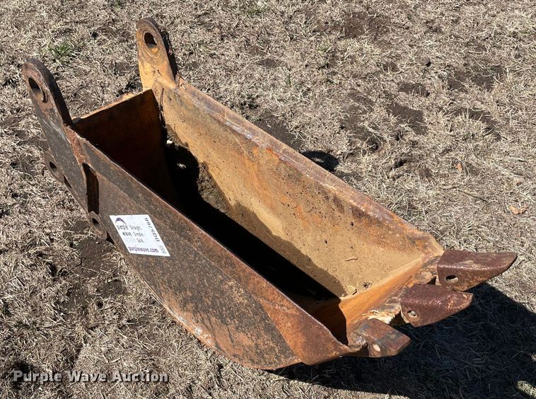 image for item DQ5766 Backhoe bucket