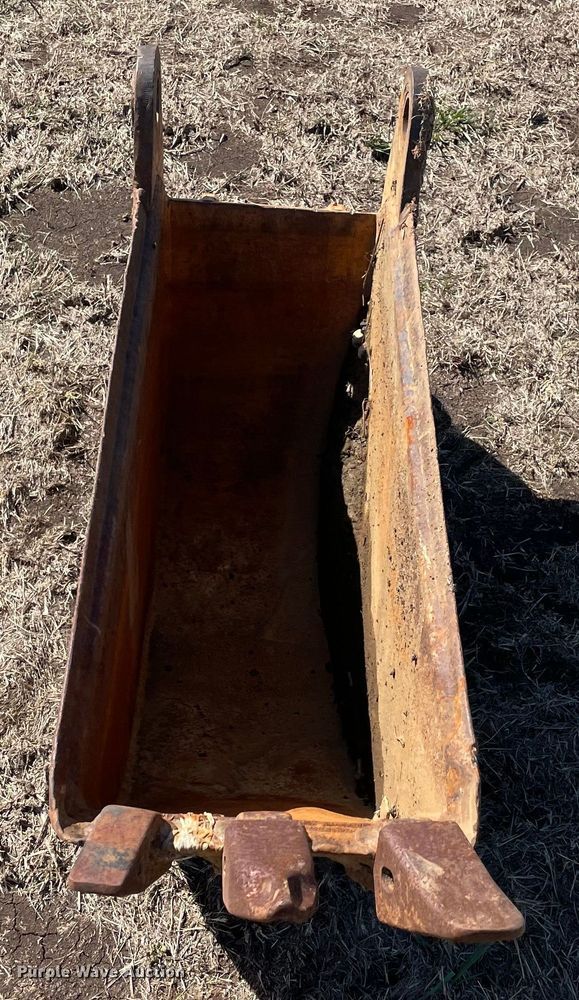 image for item DQ5766 Backhoe bucket