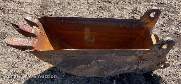 image for item DQ5766 Backhoe bucket