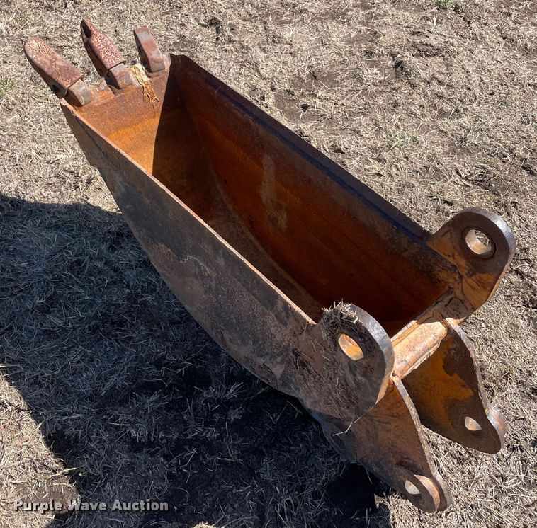 image for item DQ5766 Backhoe bucket