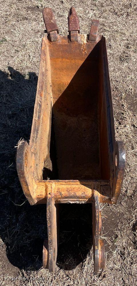 image for item DQ5766 Backhoe bucket