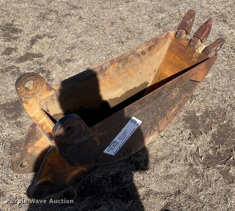image for item DQ5766 Backhoe bucket