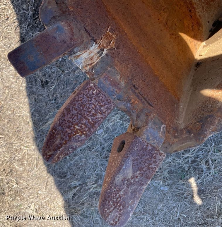 image for item DQ5766 Backhoe bucket
