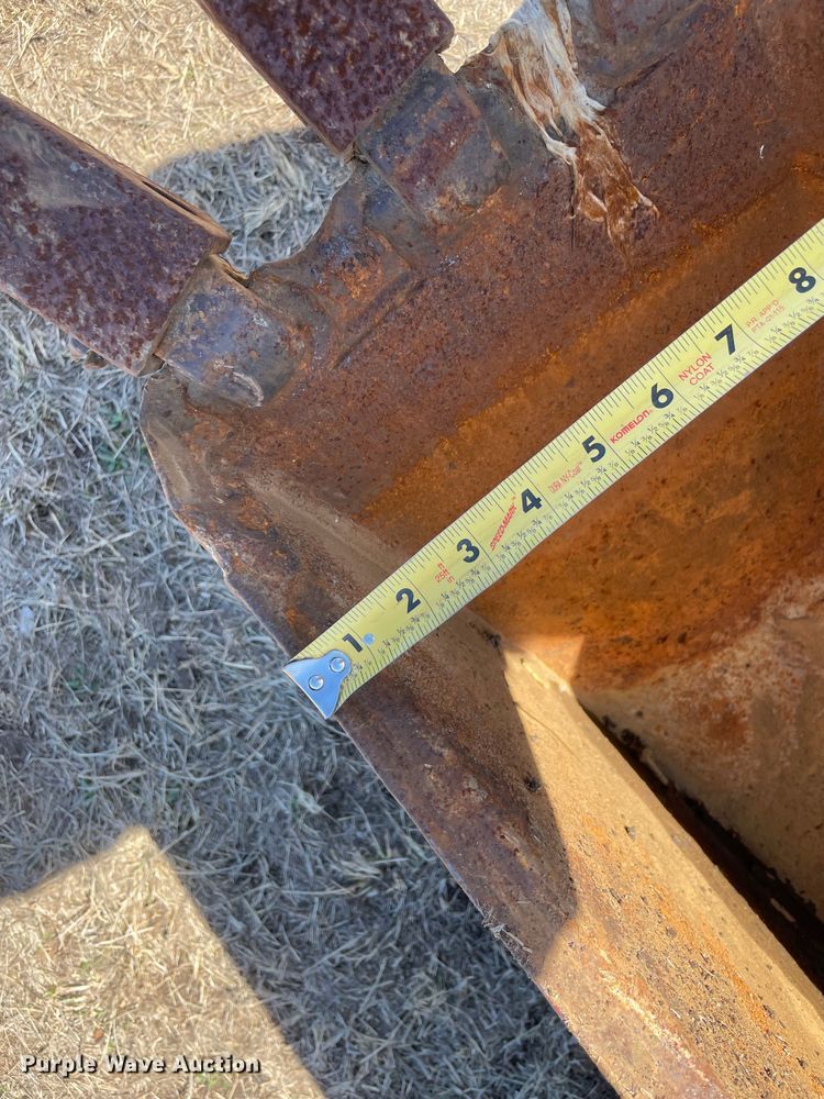 image for item DQ5766 Backhoe bucket