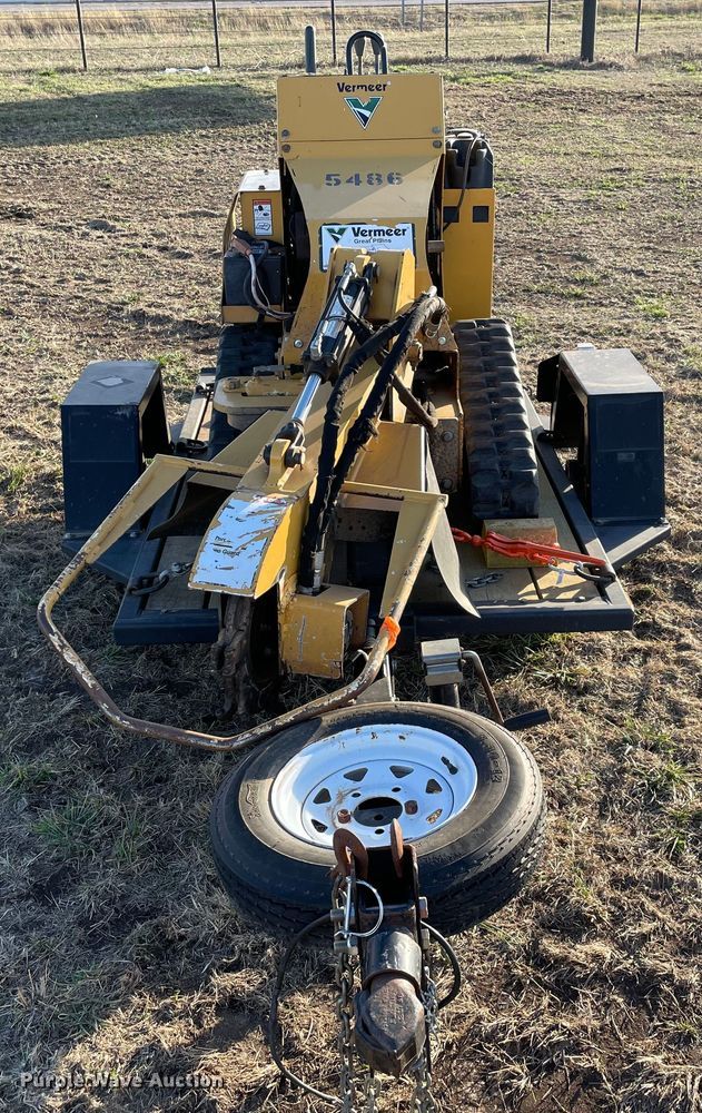 image for item DQ5769 2015 Vermeer SC30TX  stump grinder