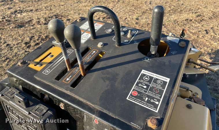 image for item DQ5769 2015 Vermeer SC30TX  stump grinder