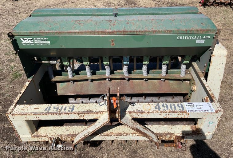 image for item DQ5770 Emerge-Plus Greenscape 600  seeder