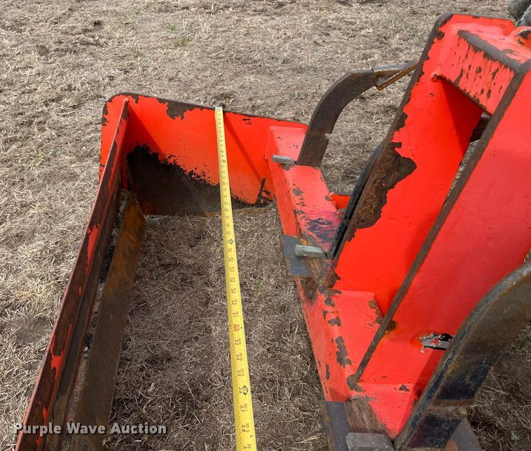 image for item DQ5773 2009 John Deere 3038E  MFWD tractor