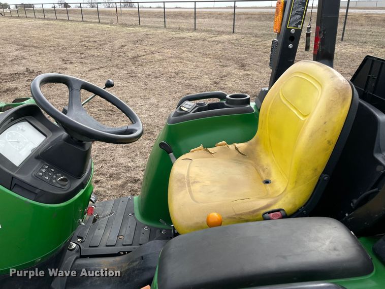 image for item DQ5773 2009 John Deere 3038E  MFWD tractor