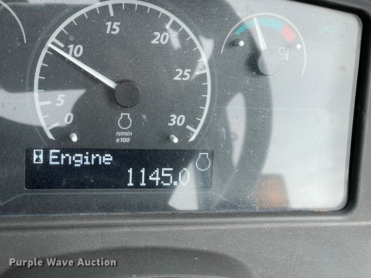 image for item DQ5773 2009 John Deere 3038E  MFWD tractor