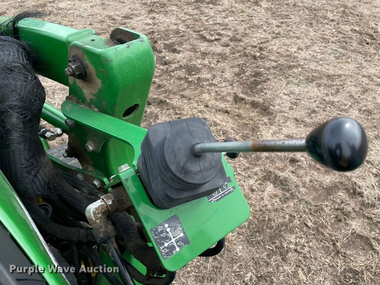 image for item DQ5773 2009 John Deere 3038E  MFWD tractor