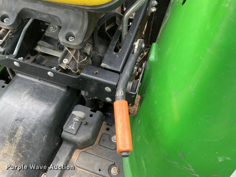 image for item DQ5773 2009 John Deere 3038E  MFWD tractor