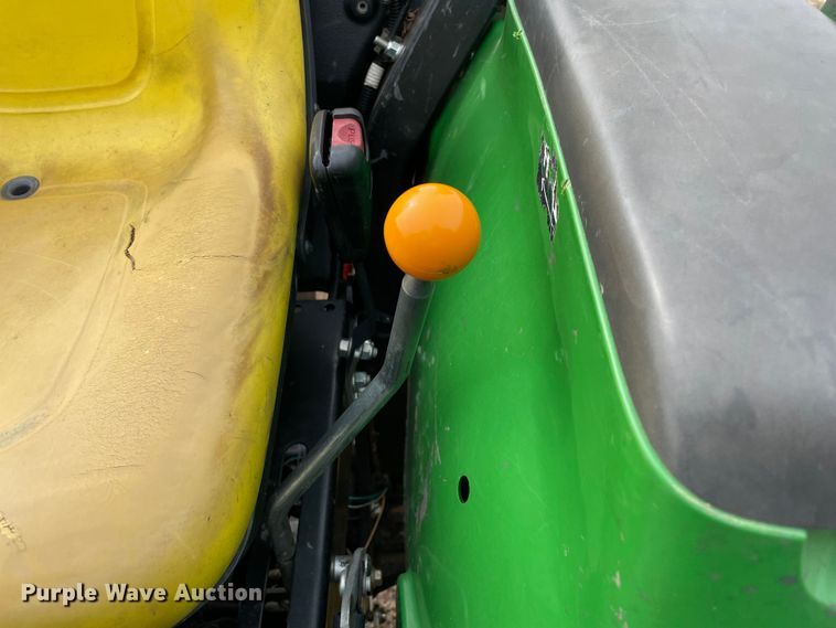 image for item DQ5773 2009 John Deere 3038E  MFWD tractor