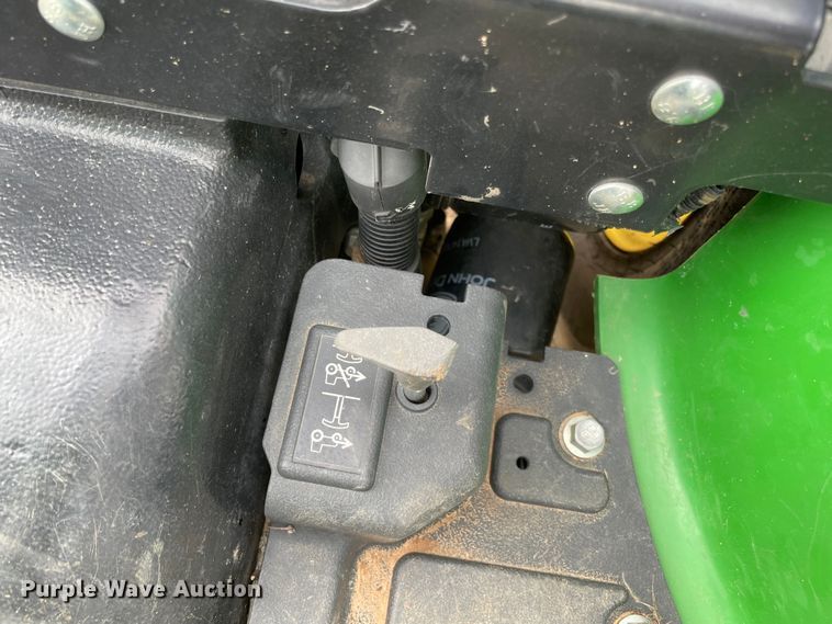 image for item DQ5773 2009 John Deere 3038E  MFWD tractor