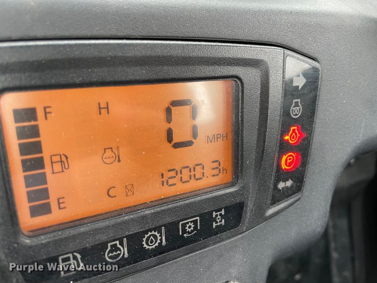 image for item DQ5776 2018 Kubota RTV-X1100C  utility vehicle