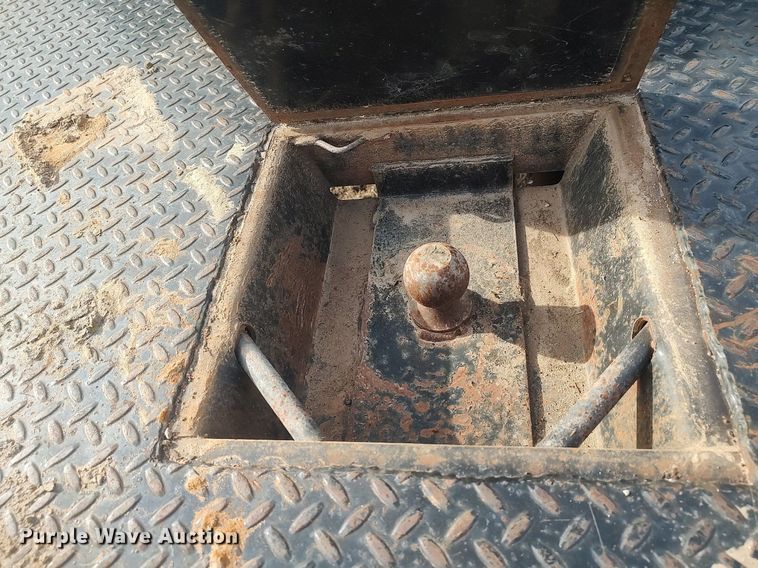 image for item DQ5780 2011 Dodge Ram 3500HD  flatbed pickup truck