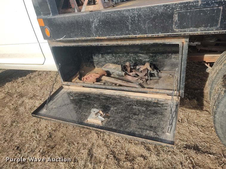 image for item DQ5780 2011 Dodge Ram 3500HD  flatbed pickup truck