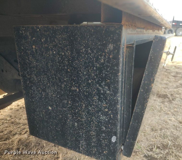 image for item DQ5780 2011 Dodge Ram 3500HD  flatbed pickup truck