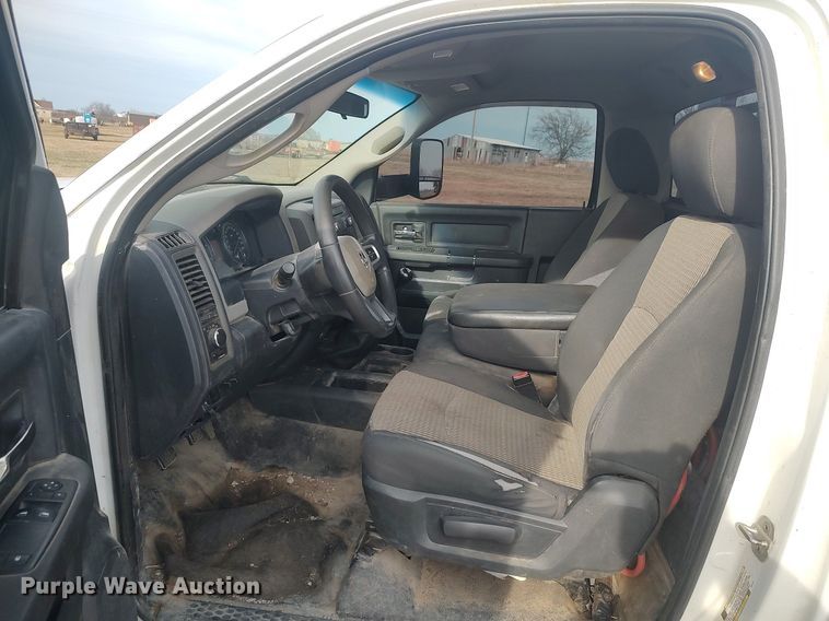 image for item DQ5780 2011 Dodge Ram 3500HD  flatbed pickup truck