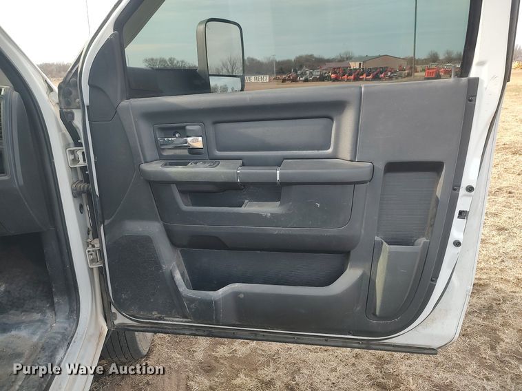 image for item DQ5780 2011 Dodge Ram 3500HD  flatbed pickup truck