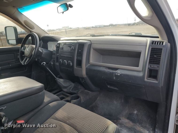 image for item DQ5780 2011 Dodge Ram 3500HD  flatbed pickup truck