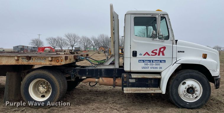 image for item DQ5783 1995 Freightliner FL70  semi truck