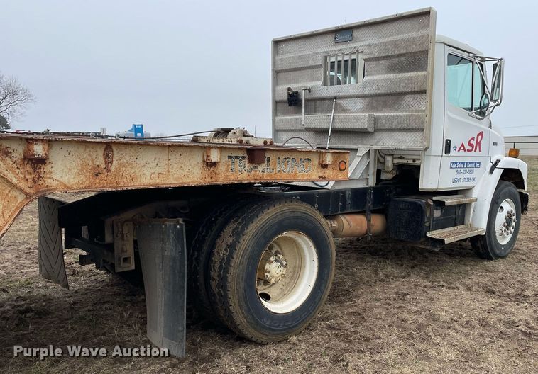 image for item DQ5783 1995 Freightliner FL70  semi truck