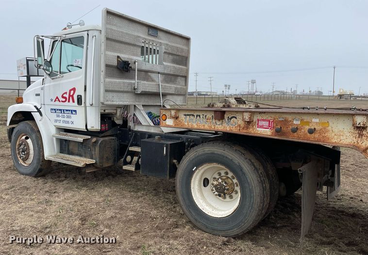 image for item DQ5783 1995 Freightliner FL70  semi truck