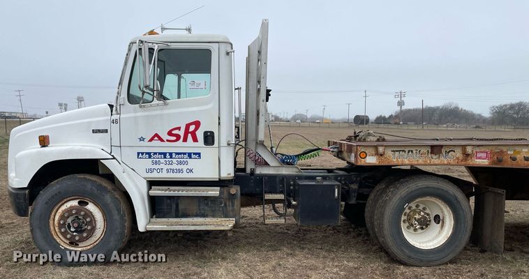 image for item DQ5783 1995 Freightliner FL70  semi truck