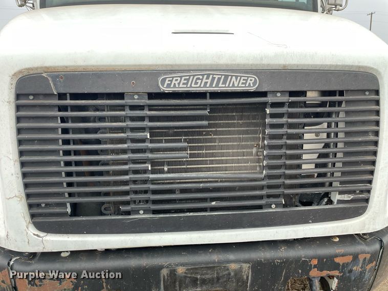 image for item DQ5783 1995 Freightliner FL70  semi truck