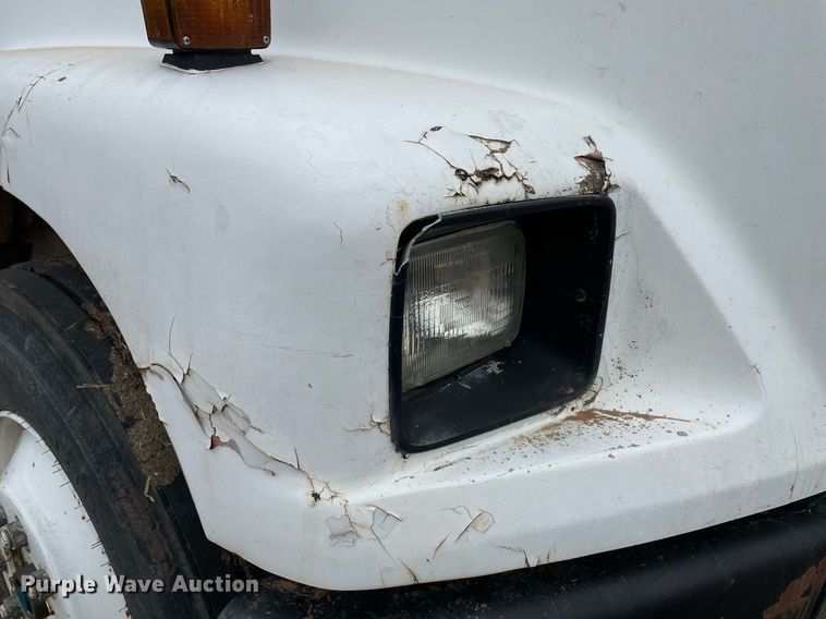 image for item DQ5783 1995 Freightliner FL70  semi truck