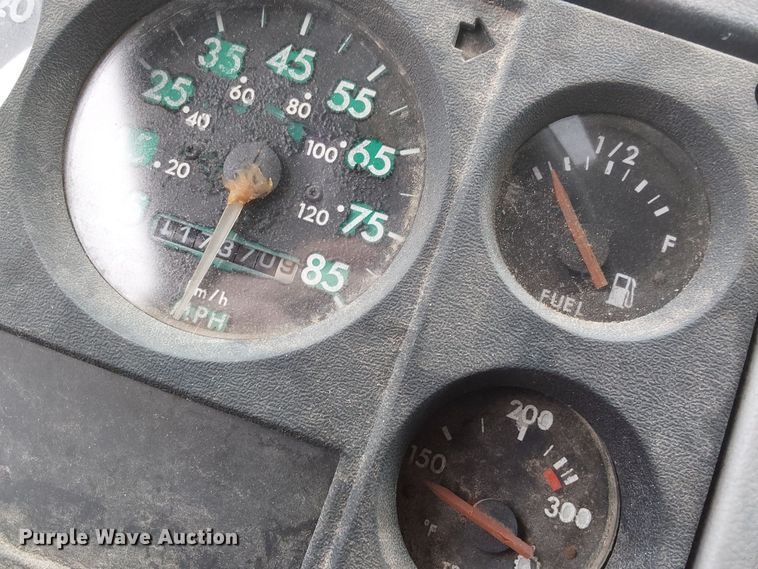 image for item DQ5783 1995 Freightliner FL70  semi truck